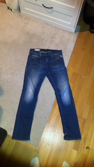 Replay Grover Hyperflex Jeans - Säljer dessa sjukt snygga replay jeans. Modell: Grover Hyperflex Storlek: 30/32 Pris: 500, nypris ca 1600kr. Passform: Ganska raka men lite slimmade.