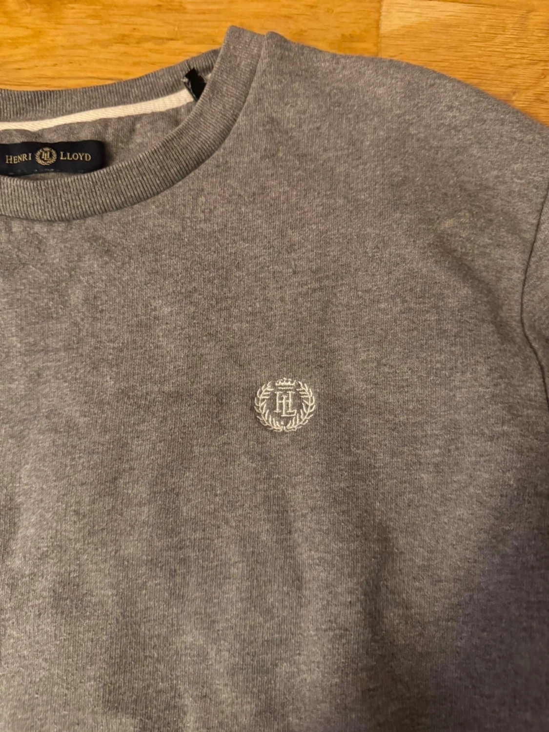 Grå sweatshirt från Henri Lloyd - 1