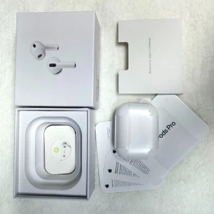 Airp0ds PRO 3 - Helt nya och fina PRO 3 hörlurar som fungerar precis som de ska. De har inte skador eller defekter. Fantastiskt ljudkvalitet 