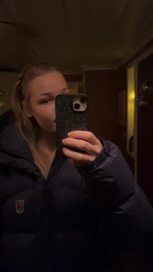 Mörkblå dunjacka från Fjällräven - Säljer min fjällräven, byte går också bra
