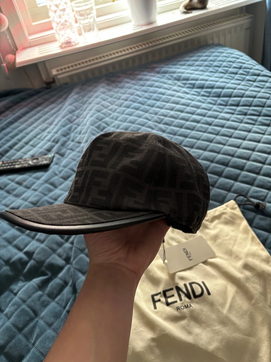 Svart Fendi keps med FF-mönster - 2