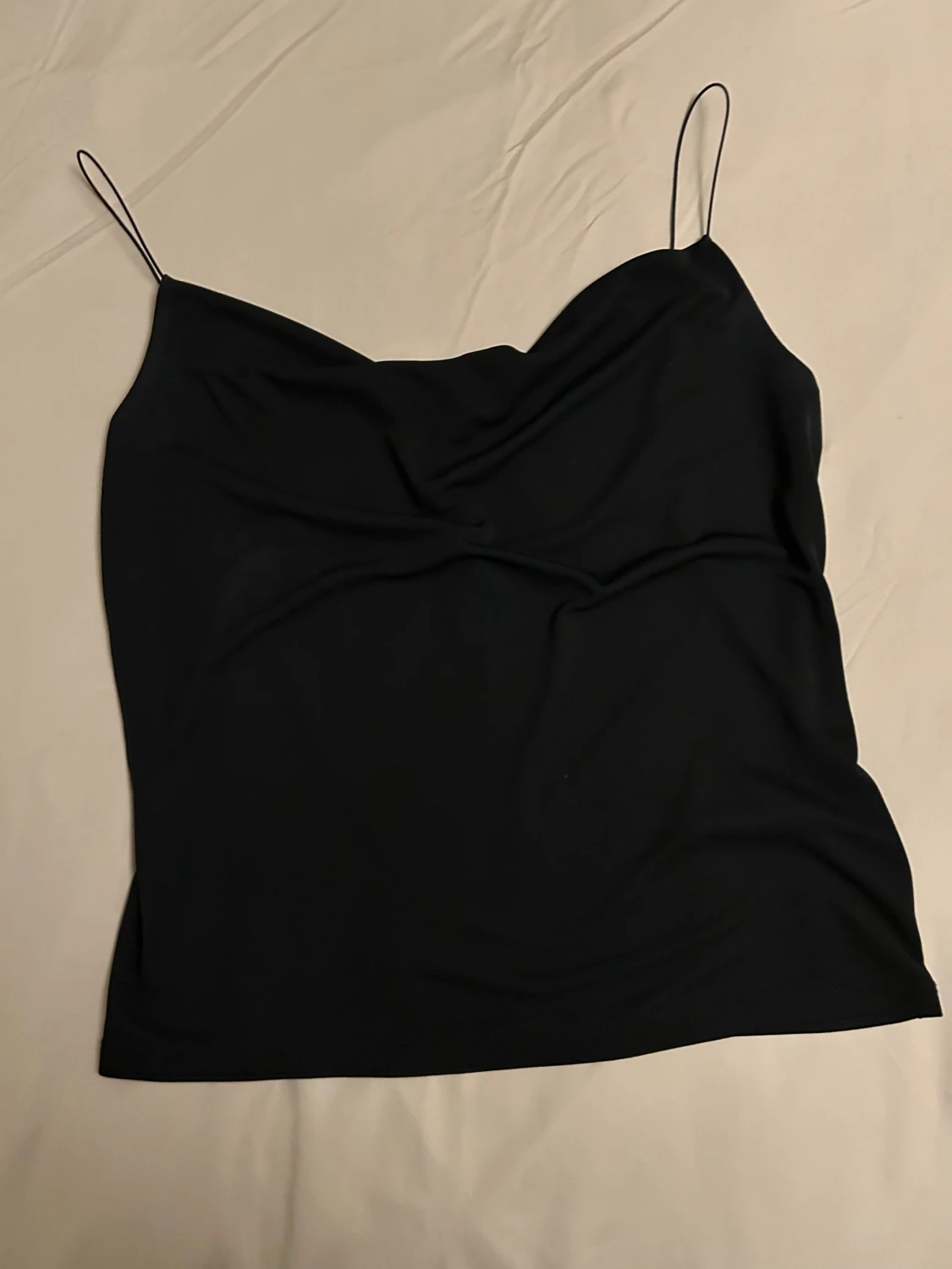 Ny Svart linnetopp från Gina Tricot