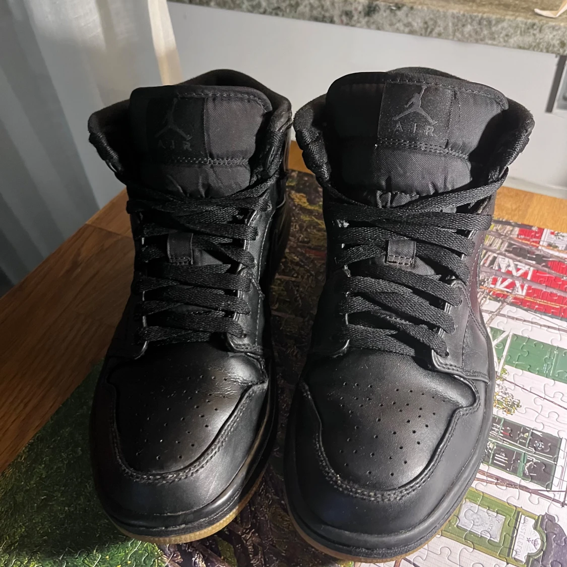 Nike Air Jordan 1 Mid Svarta Skinn - 1