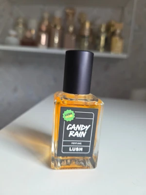 Lush Candy rain - Nyköpt och endast testad. Nypris 480 kr.  Candy Rain  https://www.lush.com/se/sv/p/candy-rain-perfume 