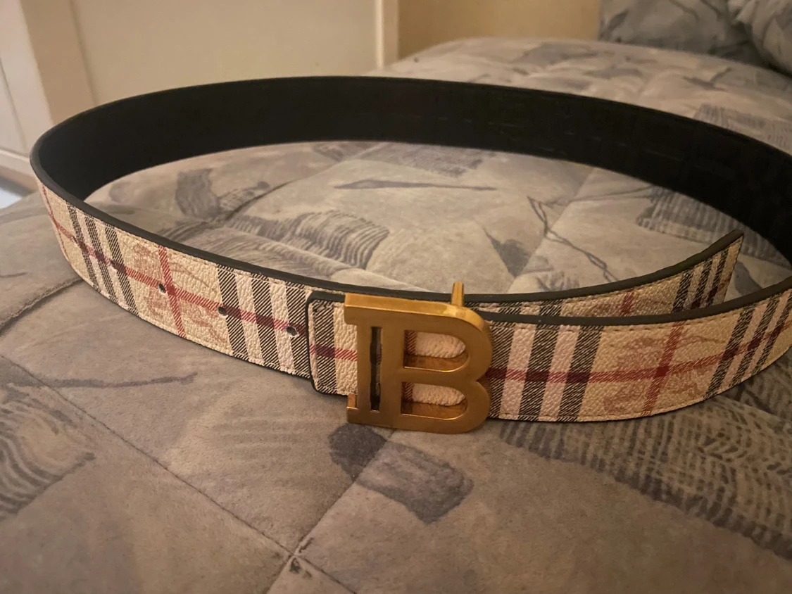 Burberry bälte med guld B-spänne - 1
