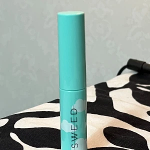 Sweed Cloud Mascara Mini - Jag säljer ett helt nytt Sweed Cloud Mascara Mini i färgen Black (5 ml).   Pris kan diskuteras vid snabb affär! 