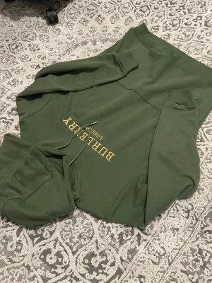 Olivgrön Burberry hoodie med broderi - New, 3rd copy. 