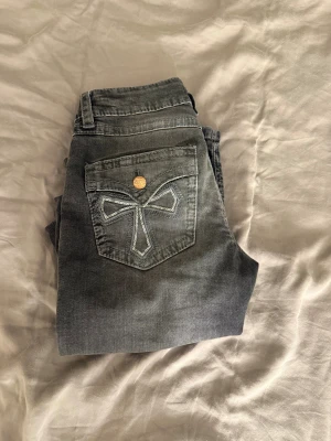 Jeans boot cut - Boot cut jeans från Gina Young 🩷Dem är i storlek 164 och har inga deffekter förutom att en ficka saknar knapp🩷