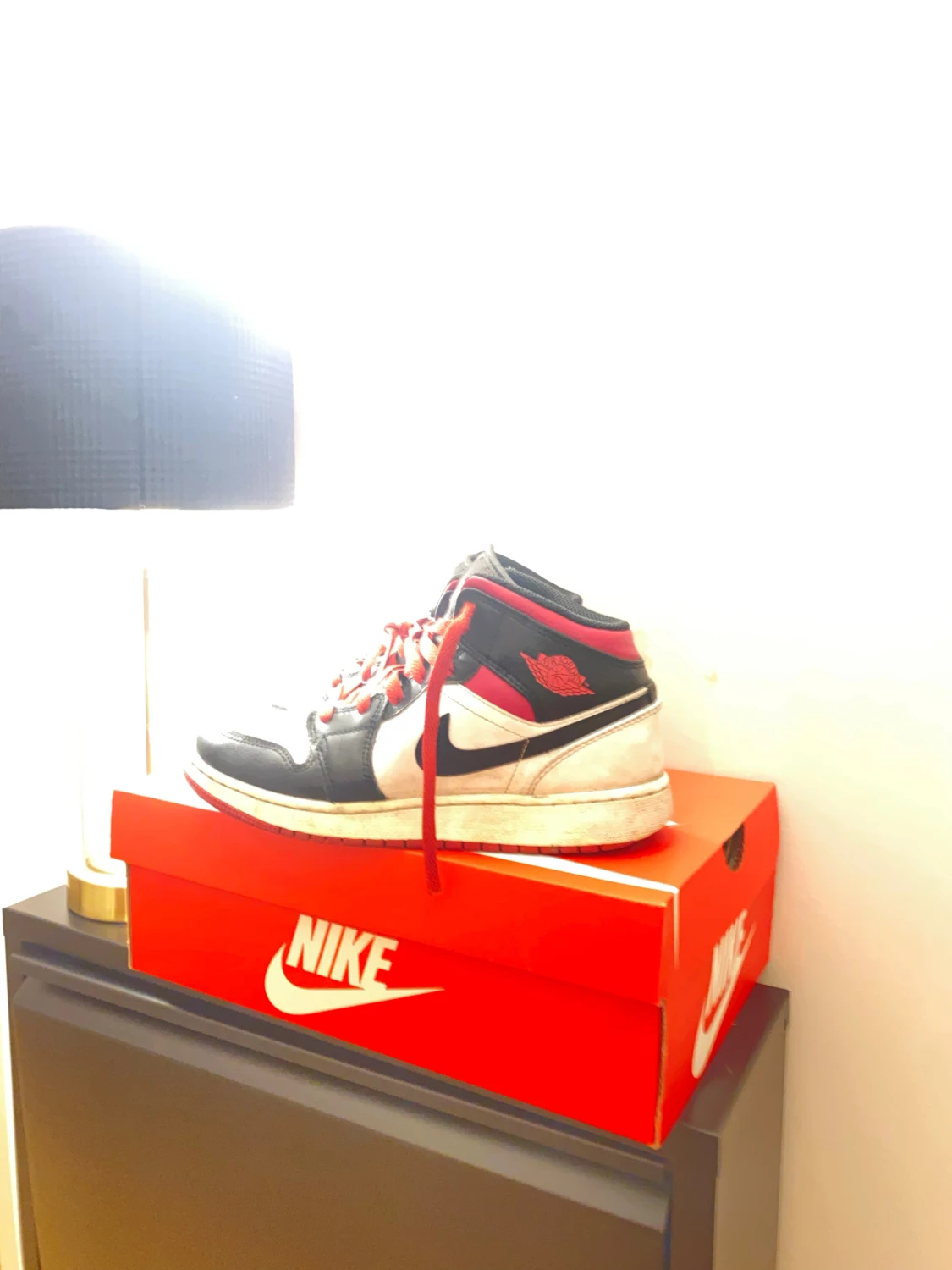 Nike Air Jordan 1 Mid svart/vit/röd - 1
