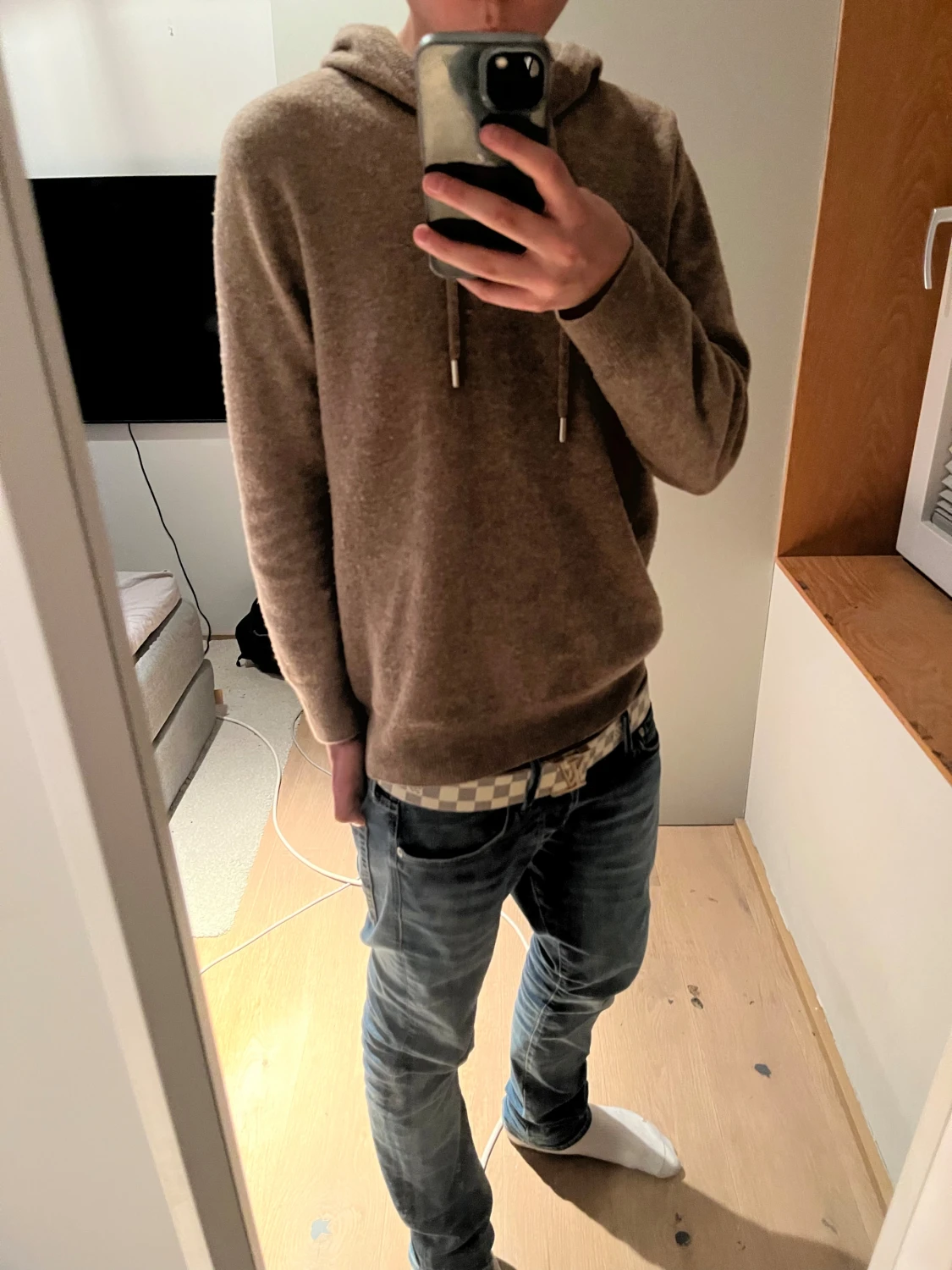 Beigest bälte med Guldigt märke. - 4