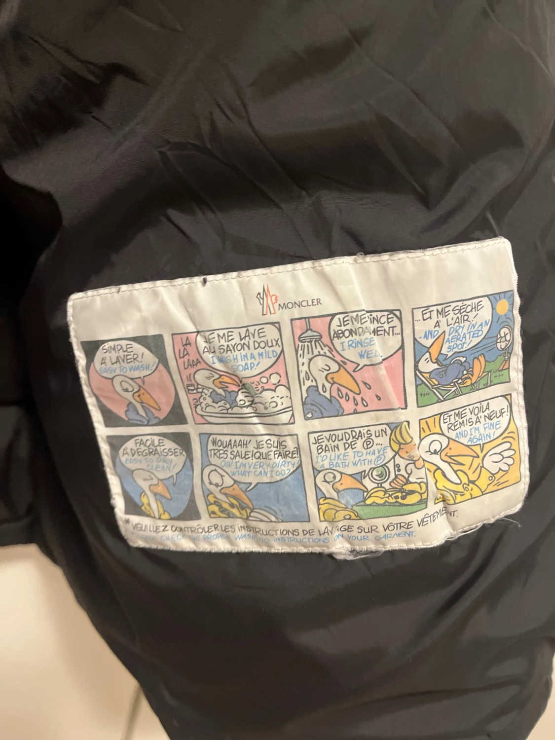 Svart Moncler dunjacka med huva - 2