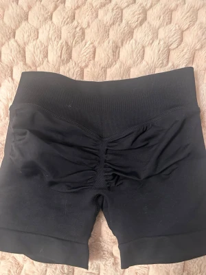 Svarta sqrunch shorts  - Helt nya! S petite så snarare xs
