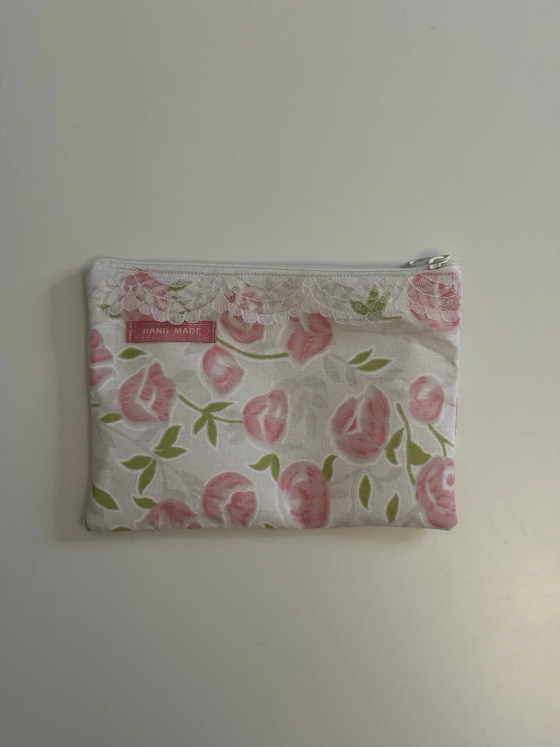 Handgjord necessär av second hand tyger