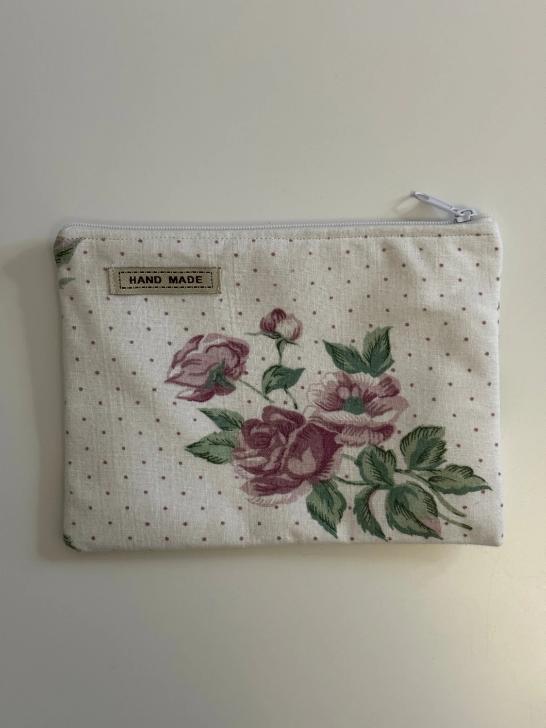 Handgjord necessär av second hand tyger