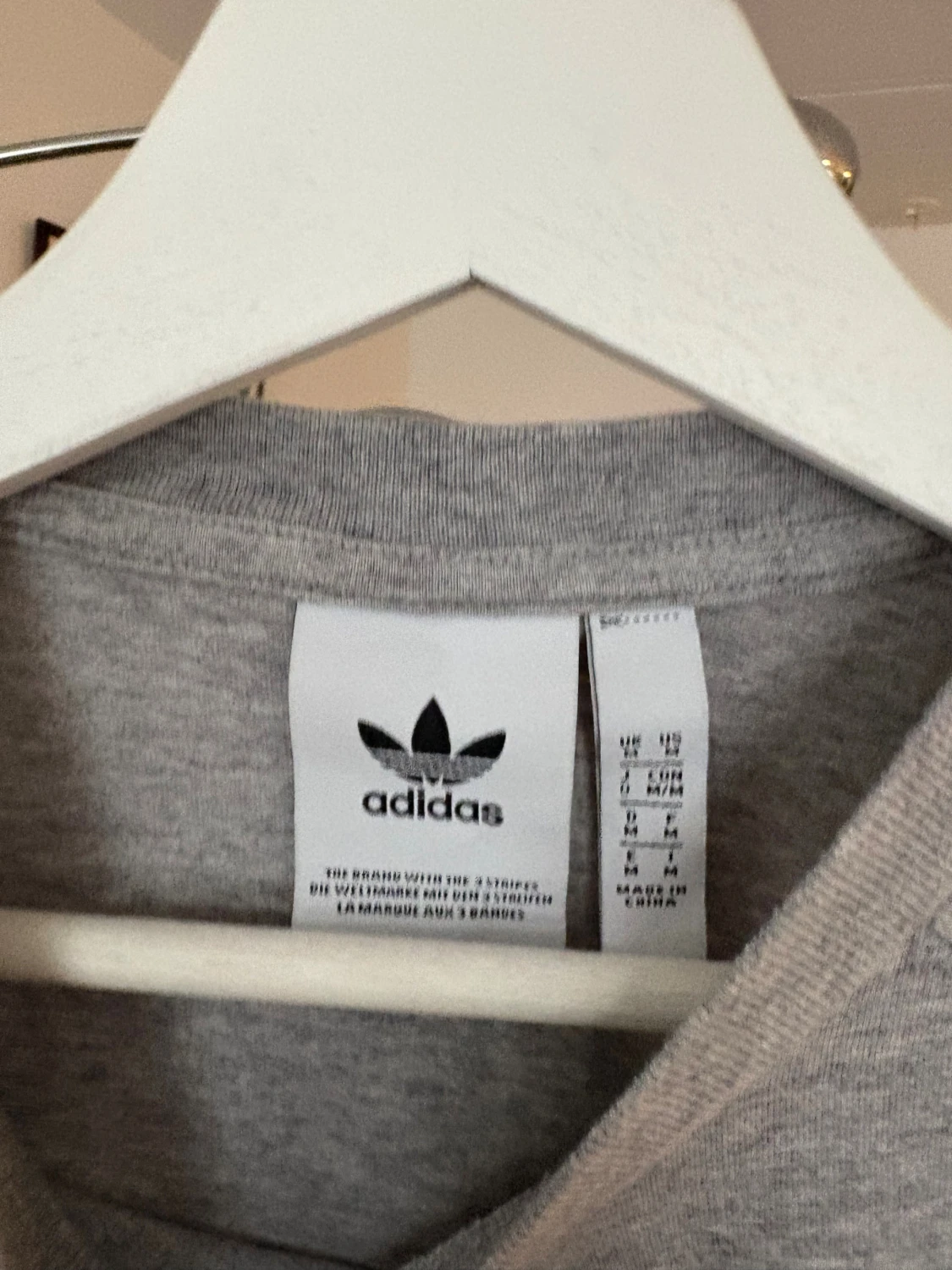 Grå Adidas t-shirt med tryck - 1