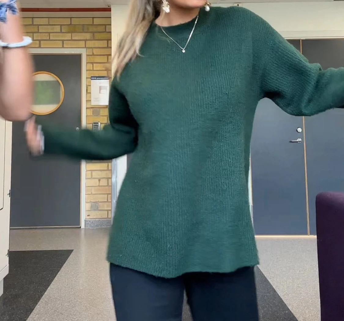 Mörkgrön stickad tröja  - 1