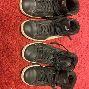 Vintersneakers från PUMA storlek 39 och 40 - Snygga svarta höga vinterfodrade sneakers från Puma. Perfekt för vardagsbruk.  Ett par storlek 39 i okej skick  Ett par storlek 40 i mycket gott skick.