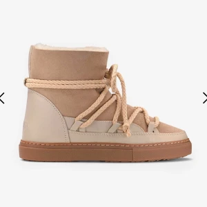 Beige boots från Inuikii - Super snygga inuikii skor som är använda men köpta förra vintern. Skriv till mig för fler bilder på dom. Priset kan diskuteras vid snabb affär. Skulle säga att det är ganska små i storleken och passar mig som vanligtvis jag 39/40