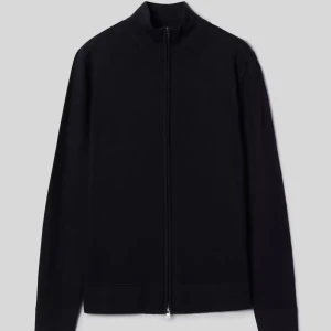 Mörkblå fullzip från these glory days - Säljer denna snygga knappast använda mörkblå These Glory Days fullzip tröja eftersom den har blivit lite för liten för mig. Köpt i S på Volt Fashion men sitter  som Xs i slimfit. Tveka inte att skriva i Dm om du undrar något. Nypris ligger på 1099. Pris kan diskuteras vid snabb affär!