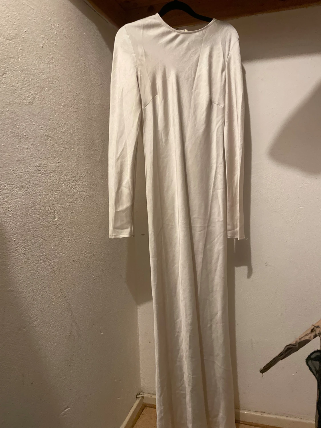 Beige  långärmad maxiklänning