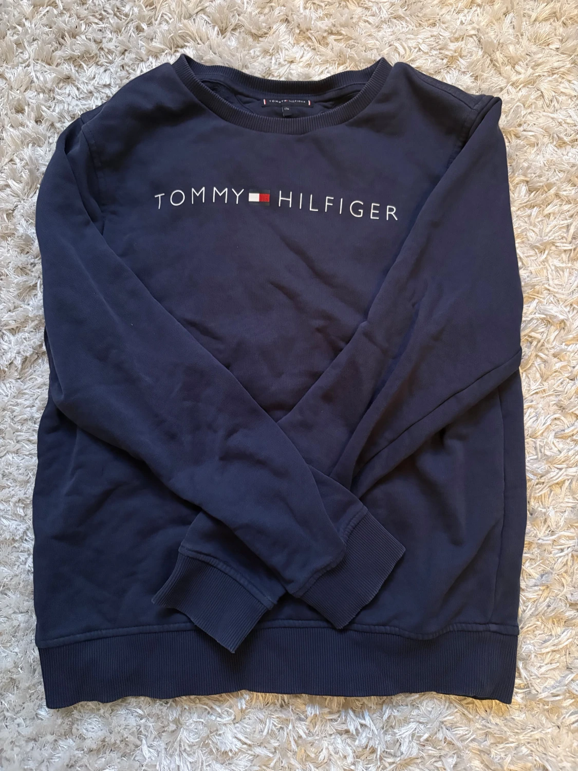 Mörkblå Tommy Hilfiger sweatshirt