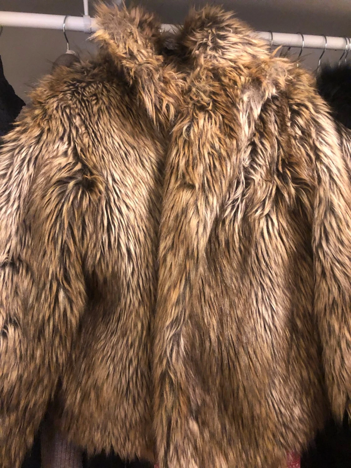 Brun fluffig pälsjacka