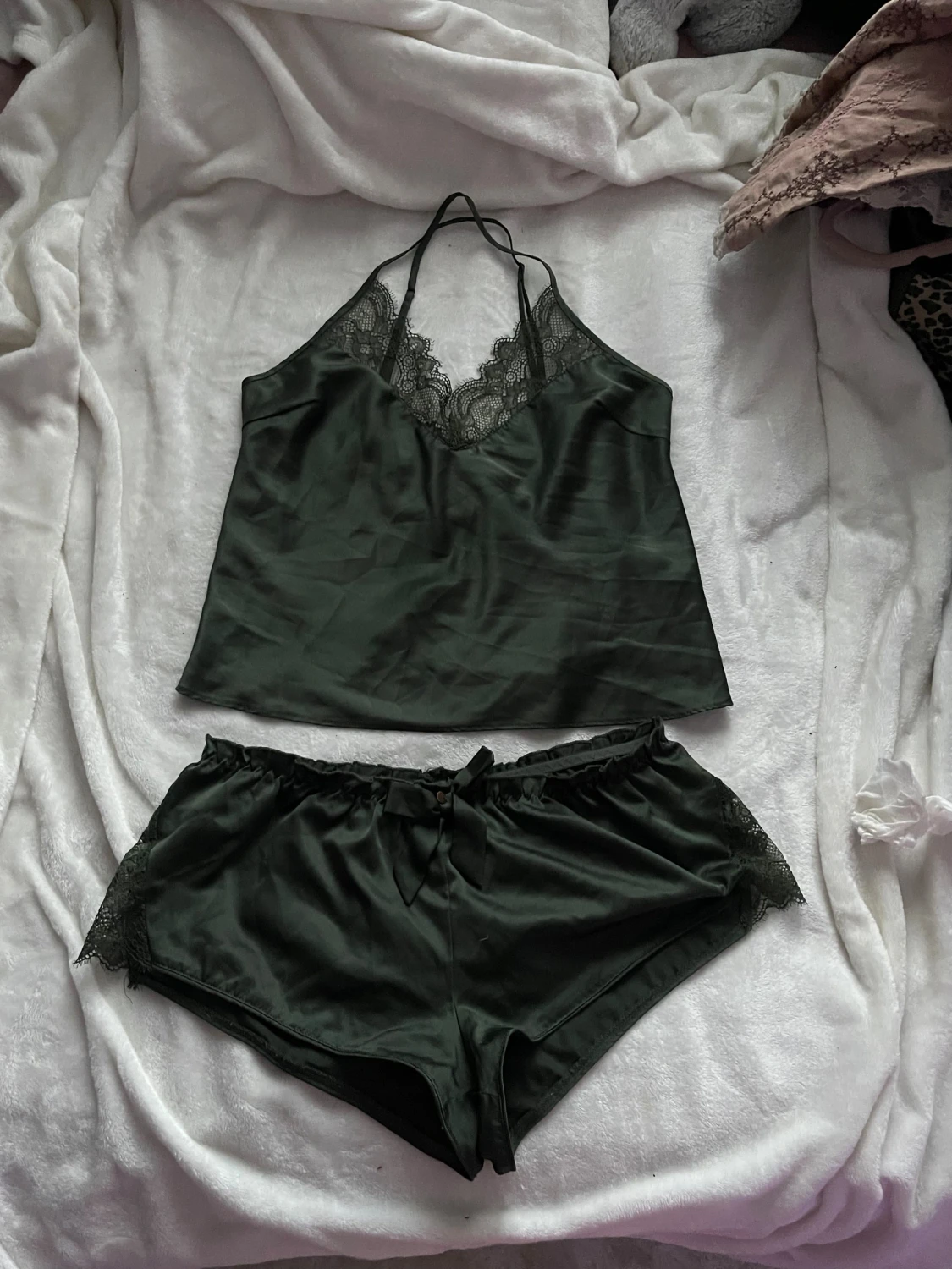 Mörkgrön spetsdetaljerad pyjamas