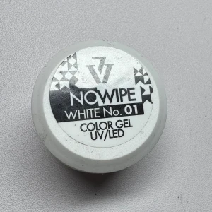 Victoria Vynn NoWipe Color Gel White - Säljer en Victoria Vynn NoWipe Color Gel i färgen White No. 01. Det är en vit UV/LED gel för naglar, perfekt för att skapa snygga och hållbara nageldesigner. Passar perfekt för French Naglar 💅🏻 