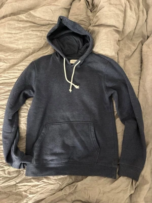 Mörkblå hoodie från Pier One - Storlek Xs, bra skick Passar dig mellan 160-170