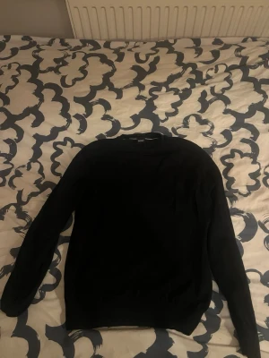 Svart hugo boss tröja - Svart hugo boss sweatshirt i storlek small riktig fin och bra sick