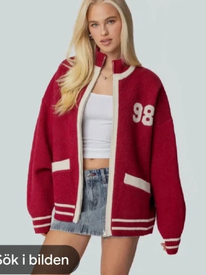 Populär kofta  - Denna super coola populära kofta ! Bra skick 