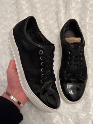 Lanvins - Hej! Säljer dessa sjukt feta lanvins! Uk7/41-42! Skick 8/10! Garanterad äktehet (+500 nöjda kunder ✅ ) nypris 5000kr. Dustbag ingår! Hör av dig vid minsta fundering 🤩