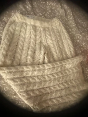 Stickade mys byxor  - Jätte mysiga stickade lång byxor från Zara i storlek 152💕