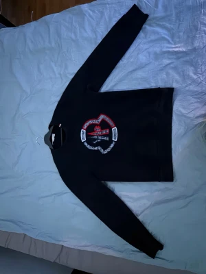 Märkes tröjor - Säljer alla dessa plagg till ett bra pris och mycket bra skick. Säljer dem enskilt men kan även kombineras om så önskas, då till ett bättre pris självfallet.