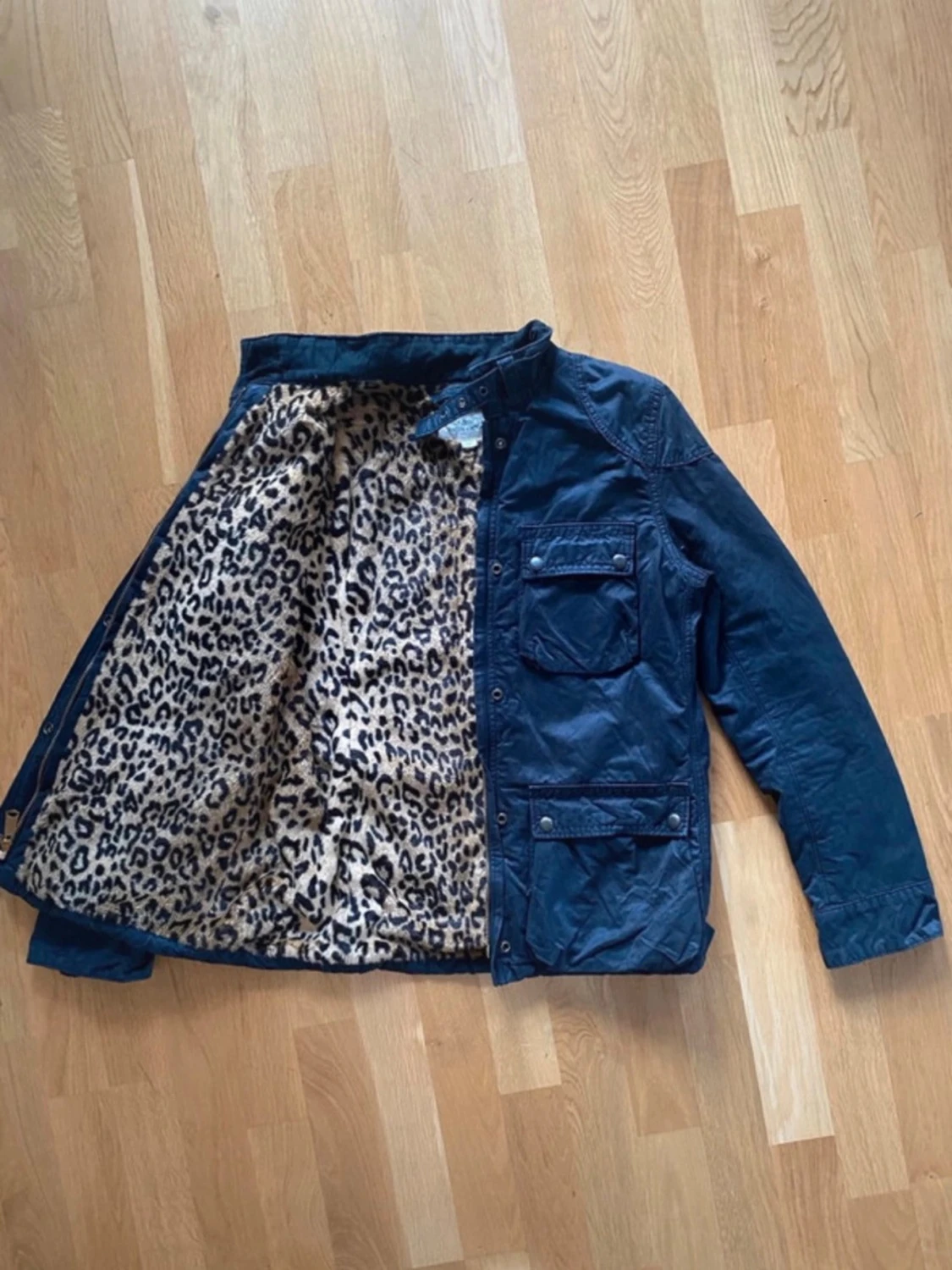 Mörkblå parkajacka med leopardfoder - 1