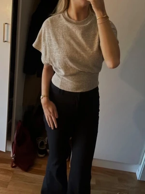 Topp från Missguided  - Super fin topp, använd fåtal gånger väldigt fint skick 