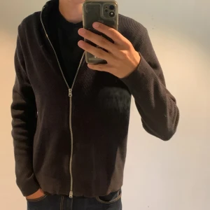 Zip up - Säljer nu min super snygga zip up från only and sons, Som ny, storlek M