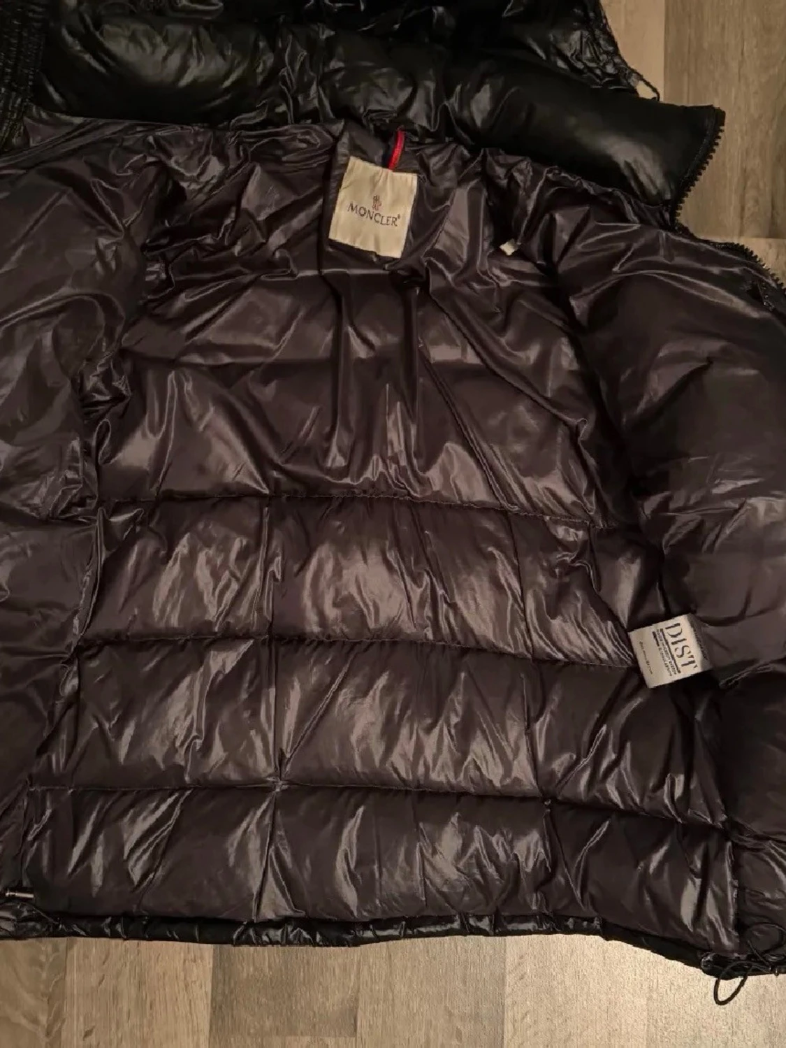 Svart dunjacka från Moncler - 2