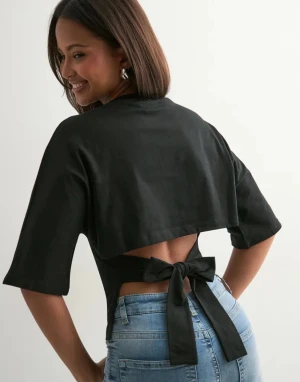 Open back tie  - En open back tie tröja från Nelly, Använd några ggr pga inte min stil.