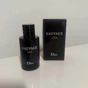 Dior Sauvage EDT 100ml - Säljer denna Dior parfym har haft i 2 månader finns unge fär 90-95ml kvar i flaskan 