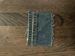 Korthållare tillverkade av återvunna jeans  - Vi på ReCase UF tillverkar korthållare tillverkade av gamla jeans. Vi ser så klart till så att kvaliteten på jeansen är bra och tåliga. Hör av er om ni har frågor💙💙Obs! Priset är ej prutningsbart och ni står själva för frakt!