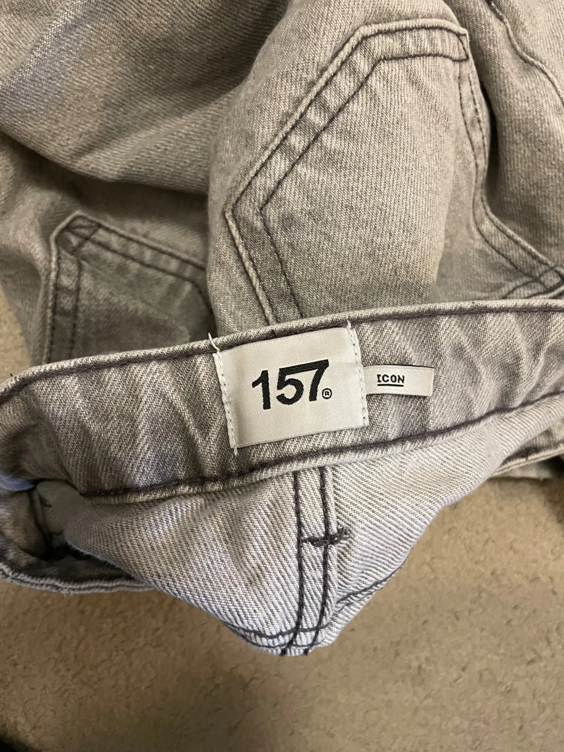  Ljusgråa straight jeans med låg midja - 2