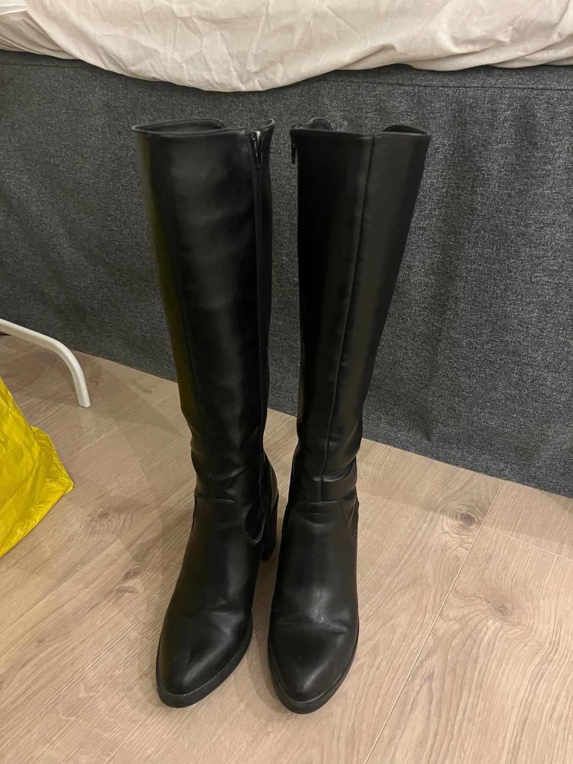 Svarta höga stövlar med klack - 1