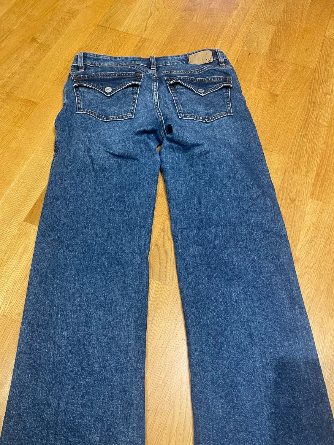 Blå bootcut jeans från lager 157