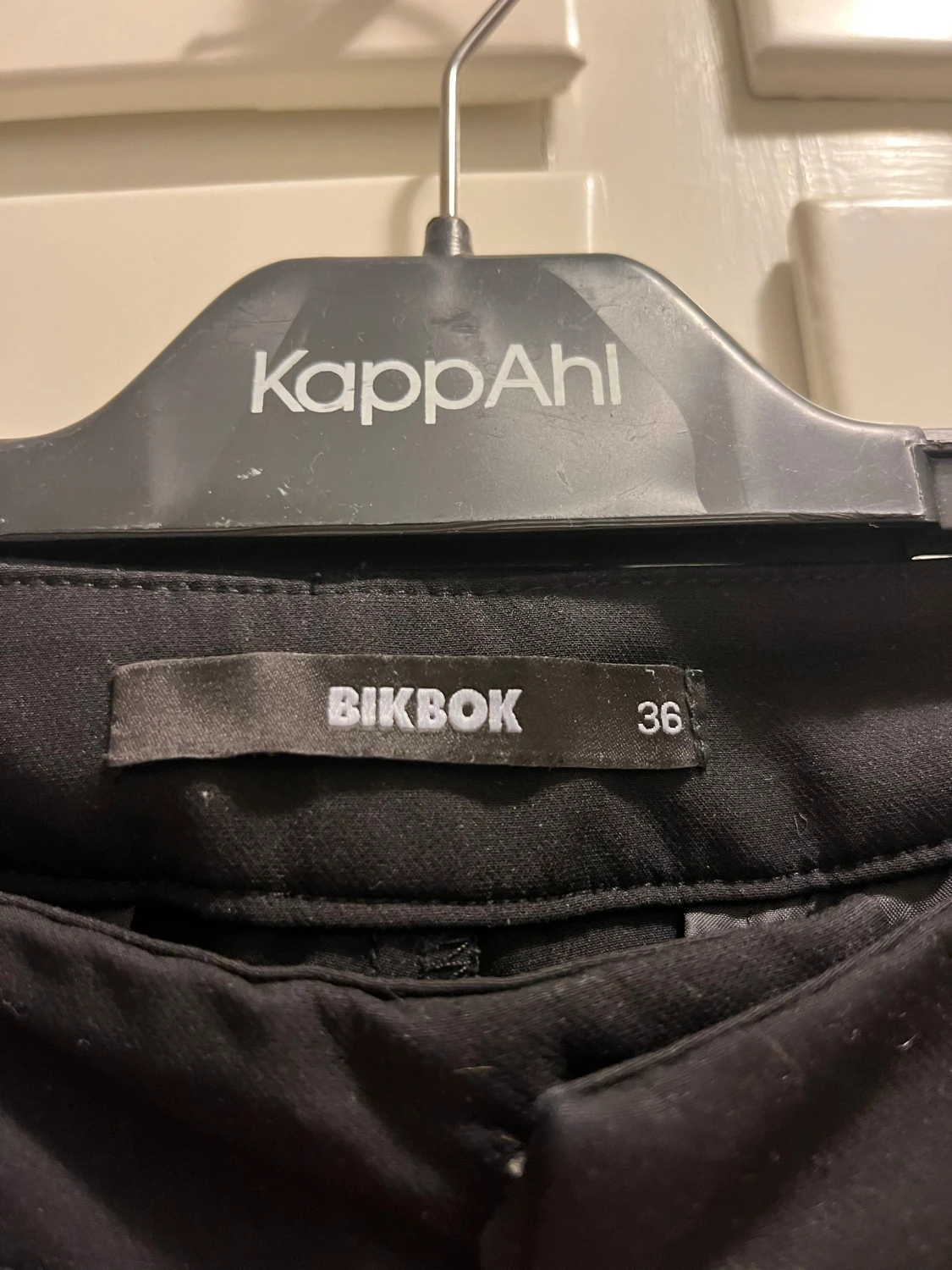 Svarta Vera flare kostymbyxor BikBok - 1