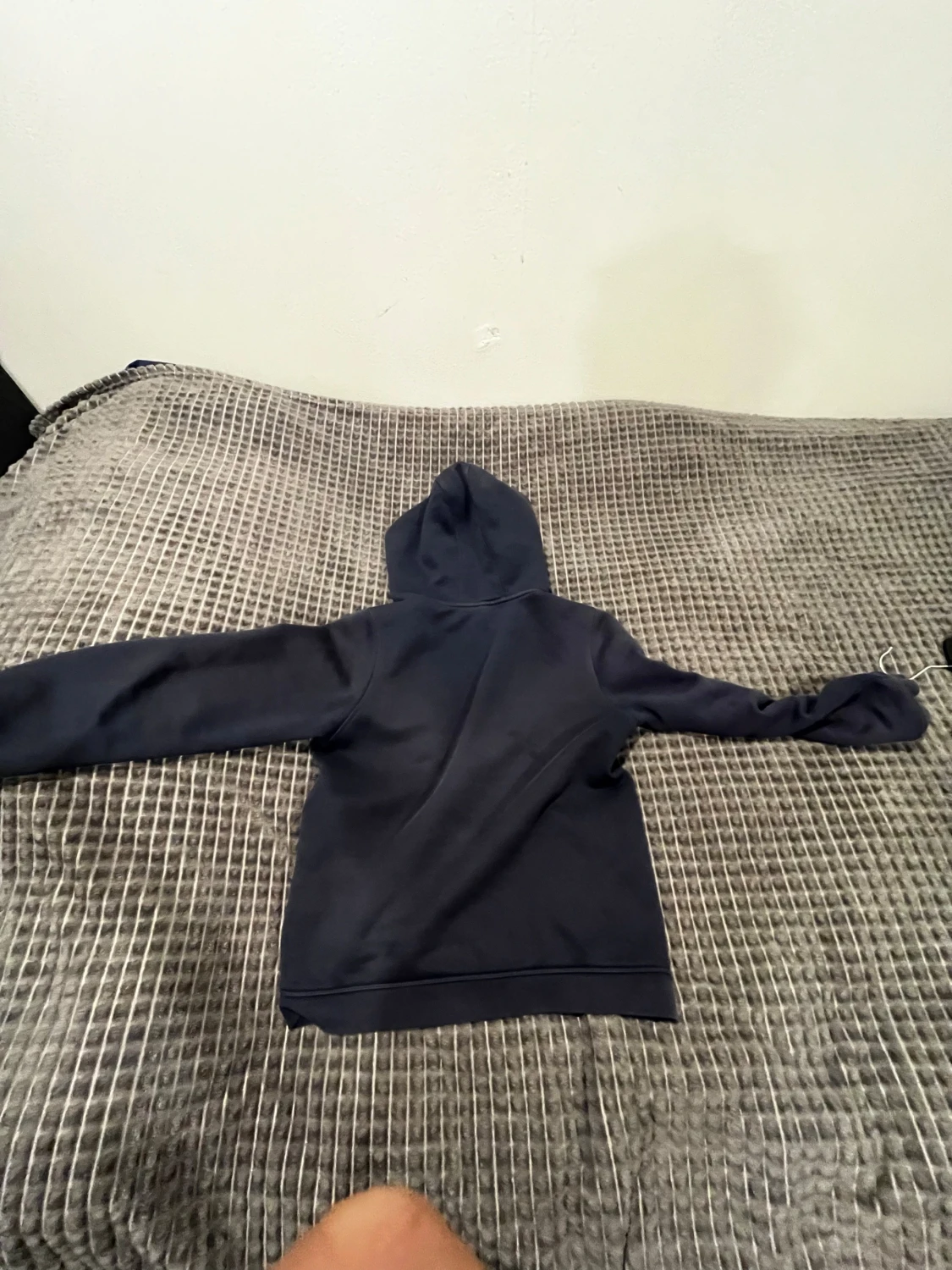 Mörkblå hoodie från Sail Racing - 3