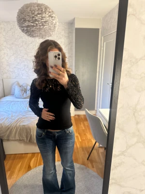 Svart fest topp💘 - En svart fest topp från Nelly i storlek M💋Använd en gång✌🏻