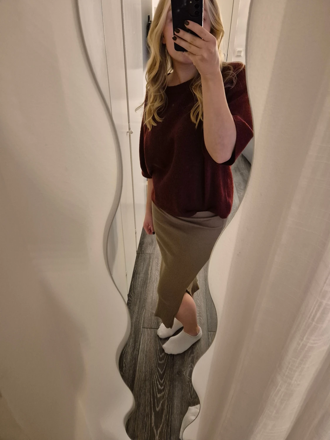 Beige ribbad långkjol med slits  - 1