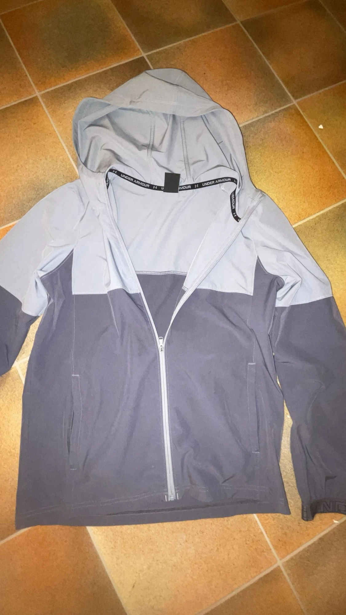 Grå under armour jacka  - 2