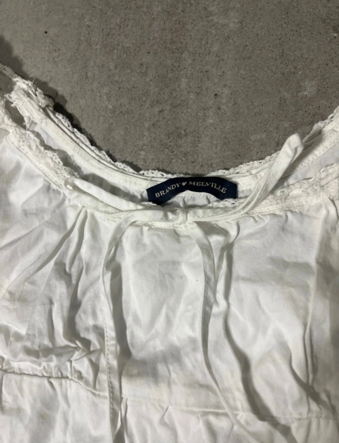 Vit blus med spets från Brandy Melville - 1